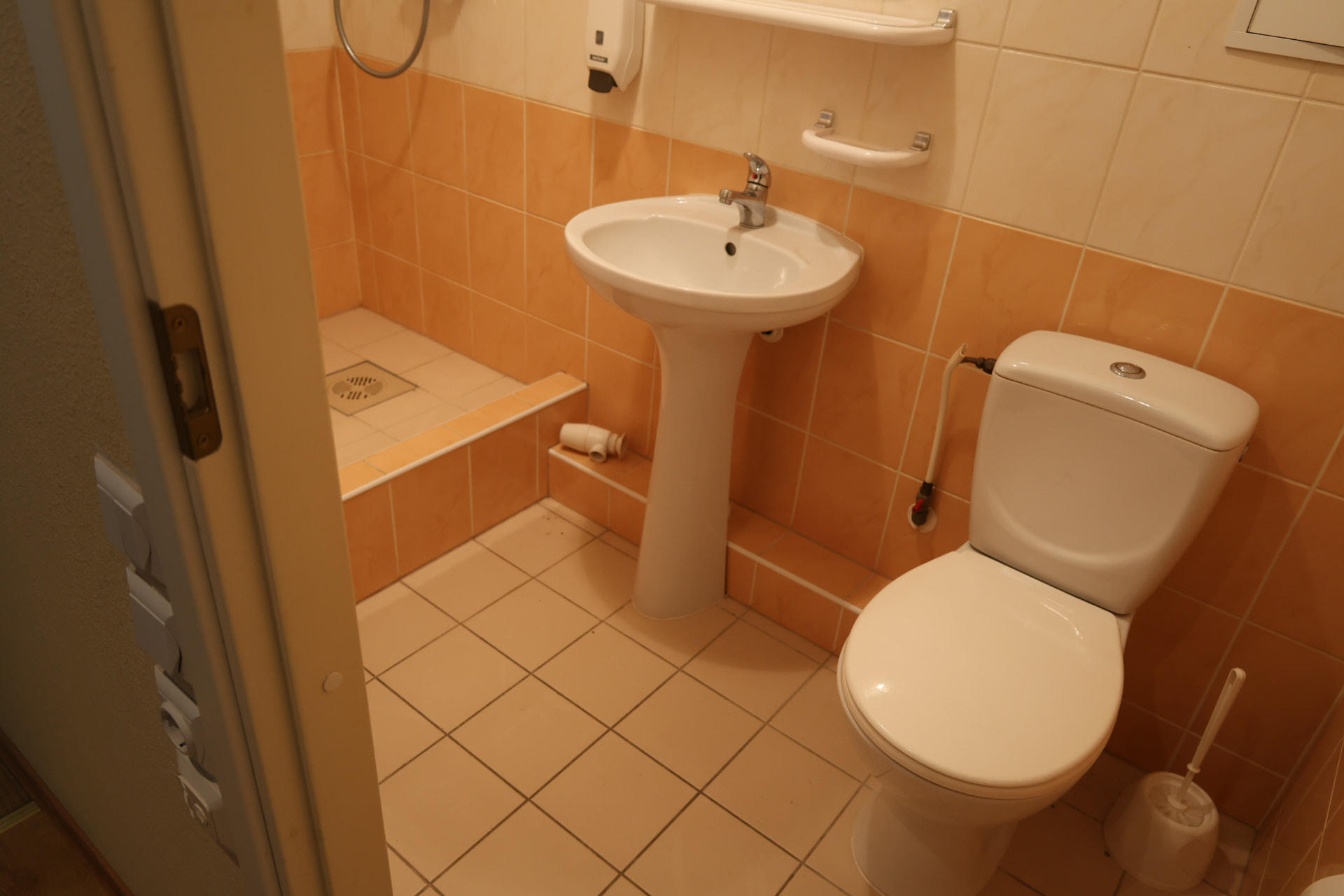 Stuudio privaatse vannitoaga — pilt 3
